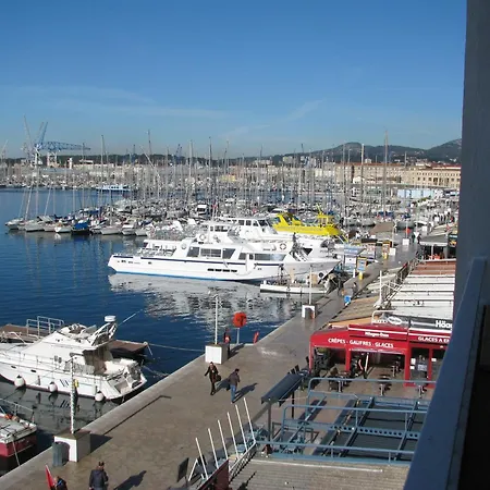 D'une A A 300 M De La Avec Vue Sur La Balcon Amenage Et Wifi Appartement Toulon