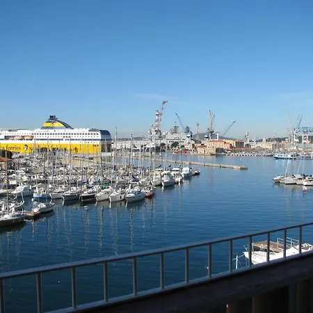 Appartement D'une A A 300 M De La Avec Vue Sur La Balcon Amenage Et Wifi